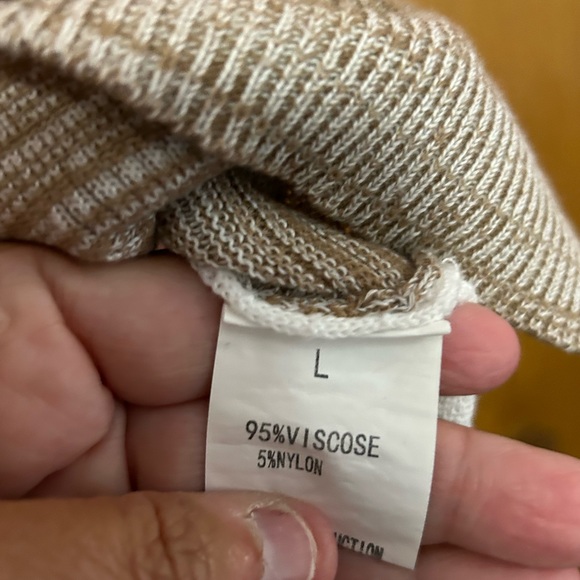 Women’s Large Hoodie Sweater - Picture 3 of 3